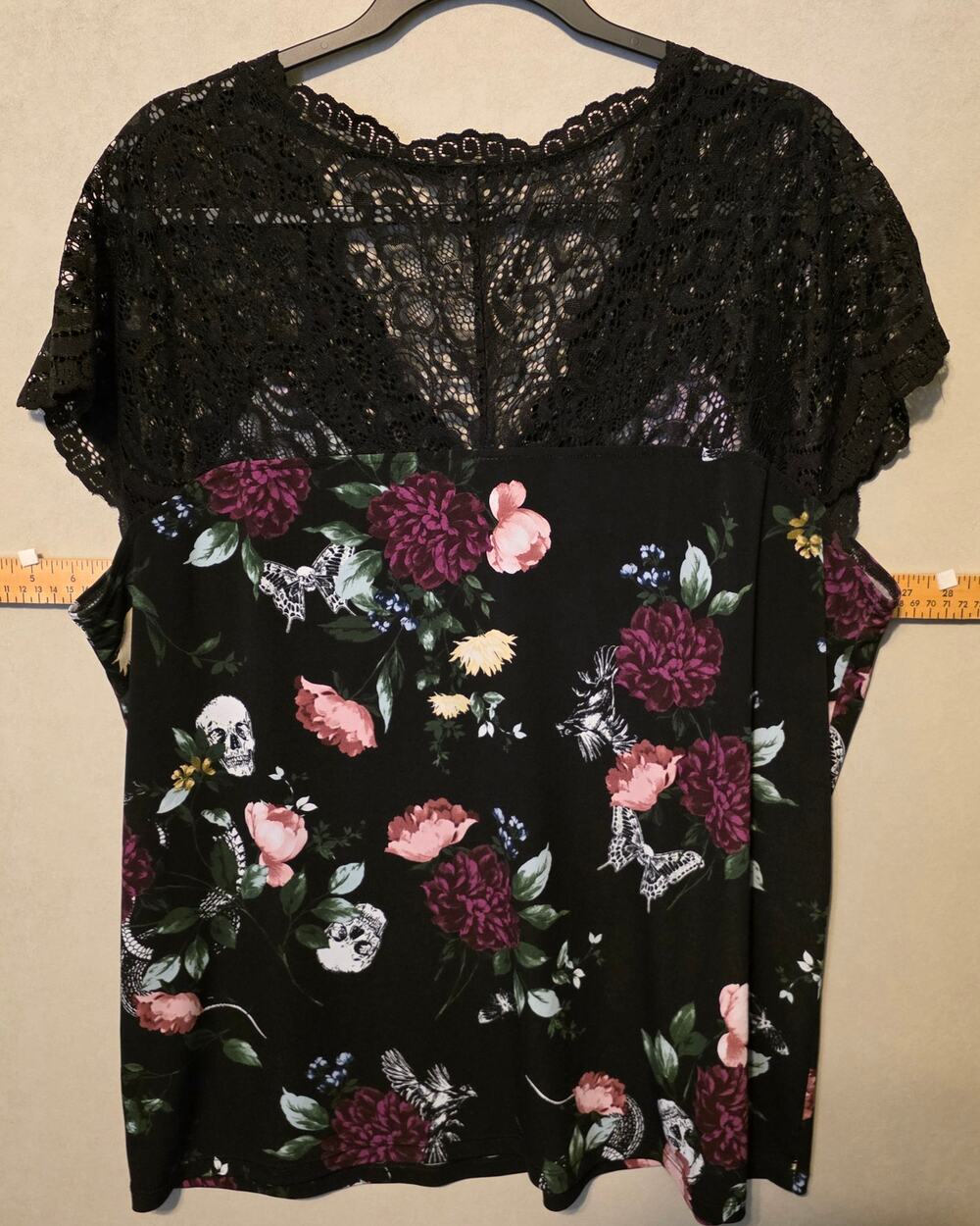 Torrid gothic black floral, butterfly and subtle skull print, lace size 2 Torrid